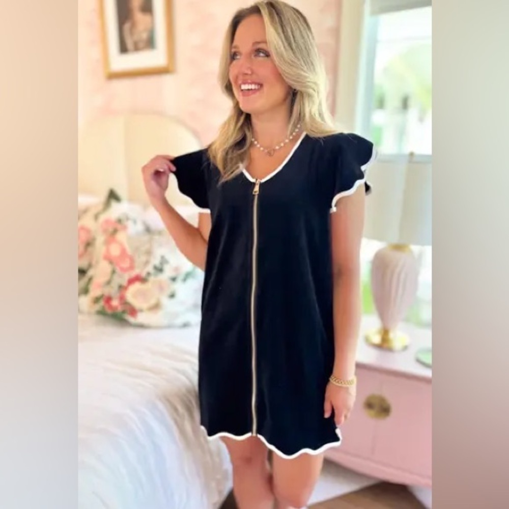 SSYS Get Ready Robe Black Velvet Robe White Scallop Trim size Medium
